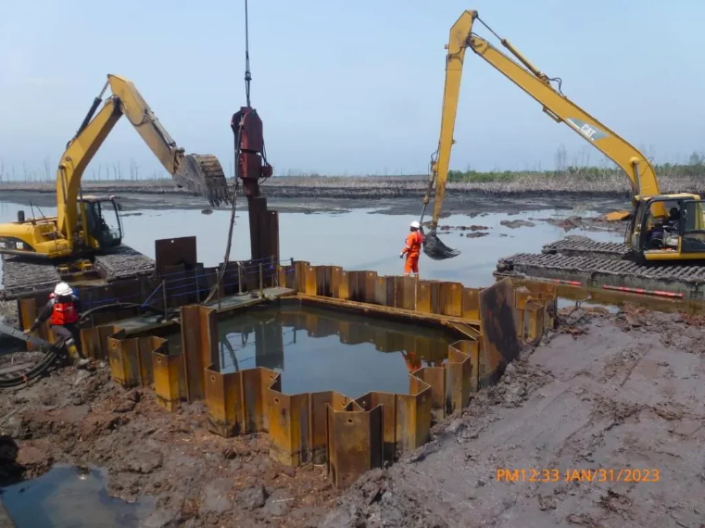 Gas leak repairs by clamping and welding using cofferdam